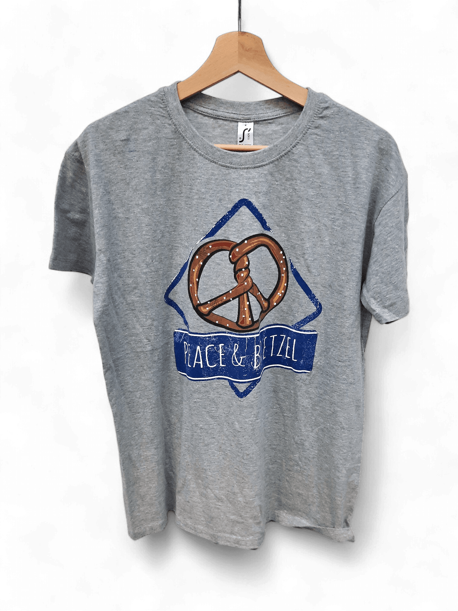 Modernes Graues T-Shirt mit Brezel-Print 1