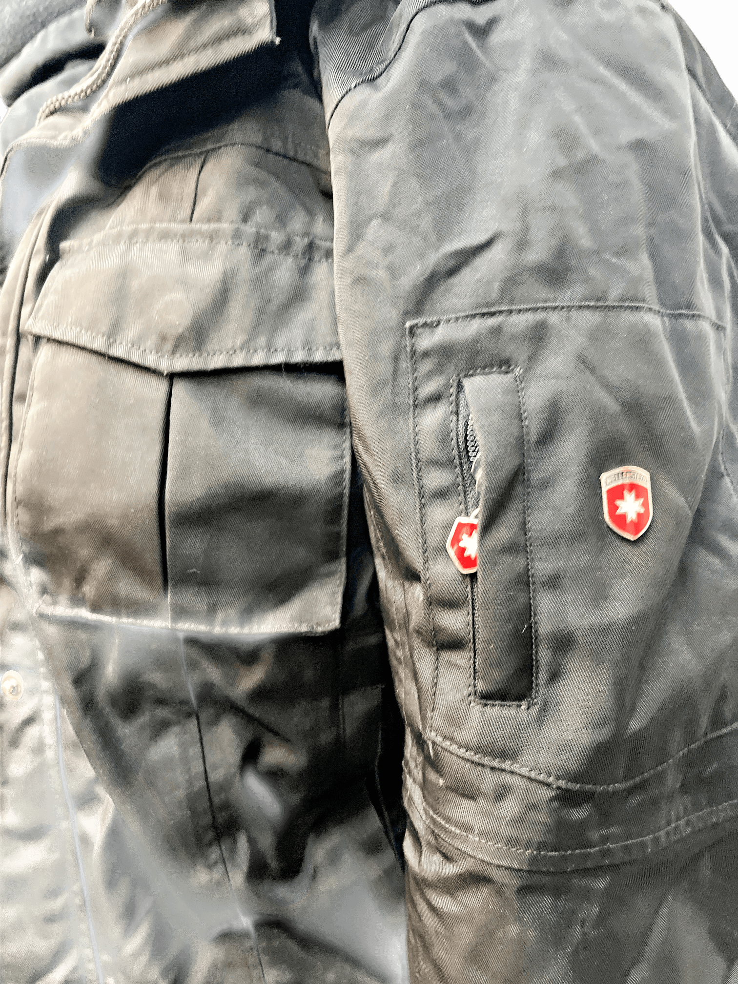 Wellensteyn Winterjacke - Schwarz mit Schweizer Emblem 2