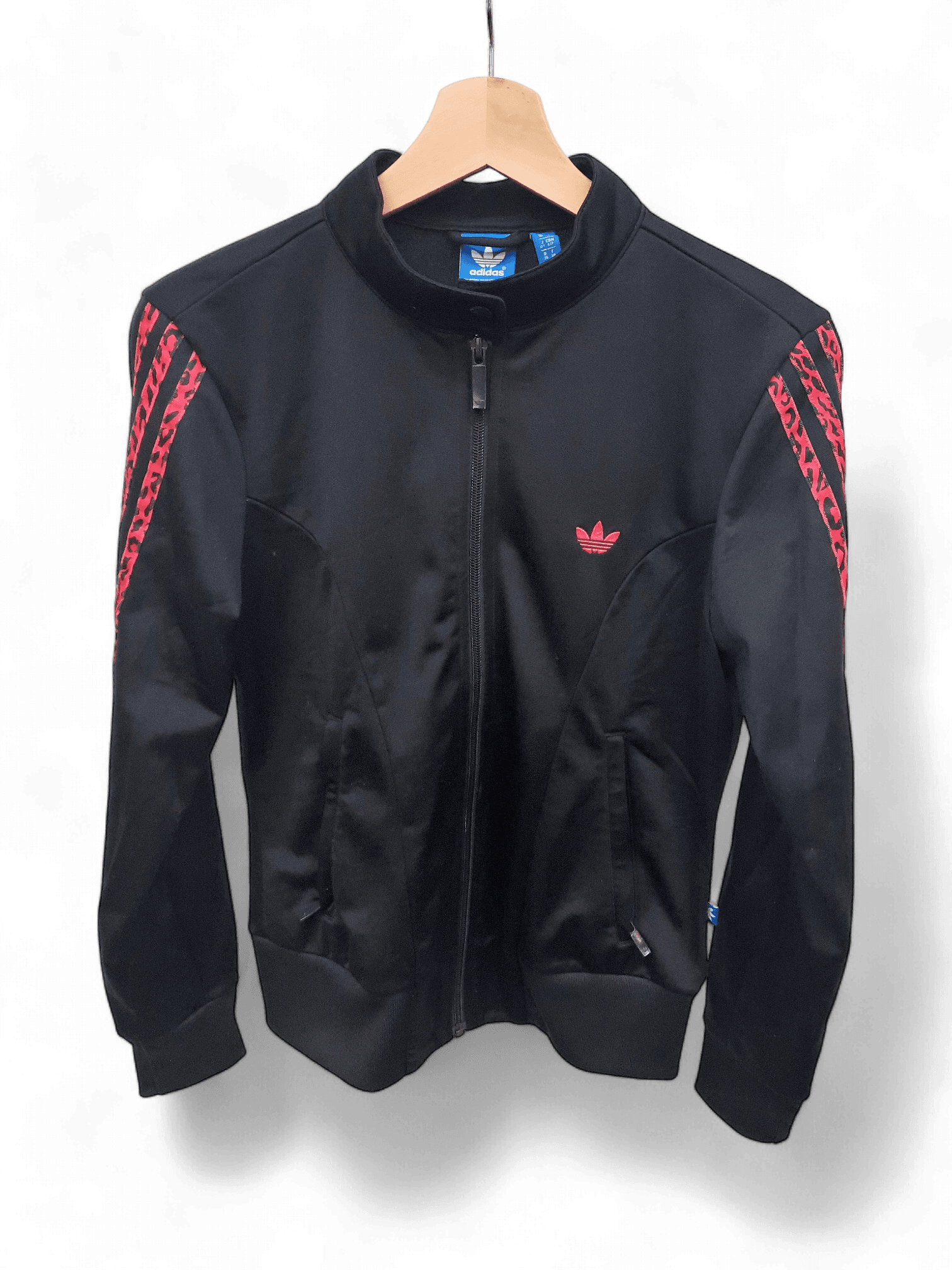 Adidas Originals Schwarzer Trainingsanzug mit rotem Leopardenmuster 1
