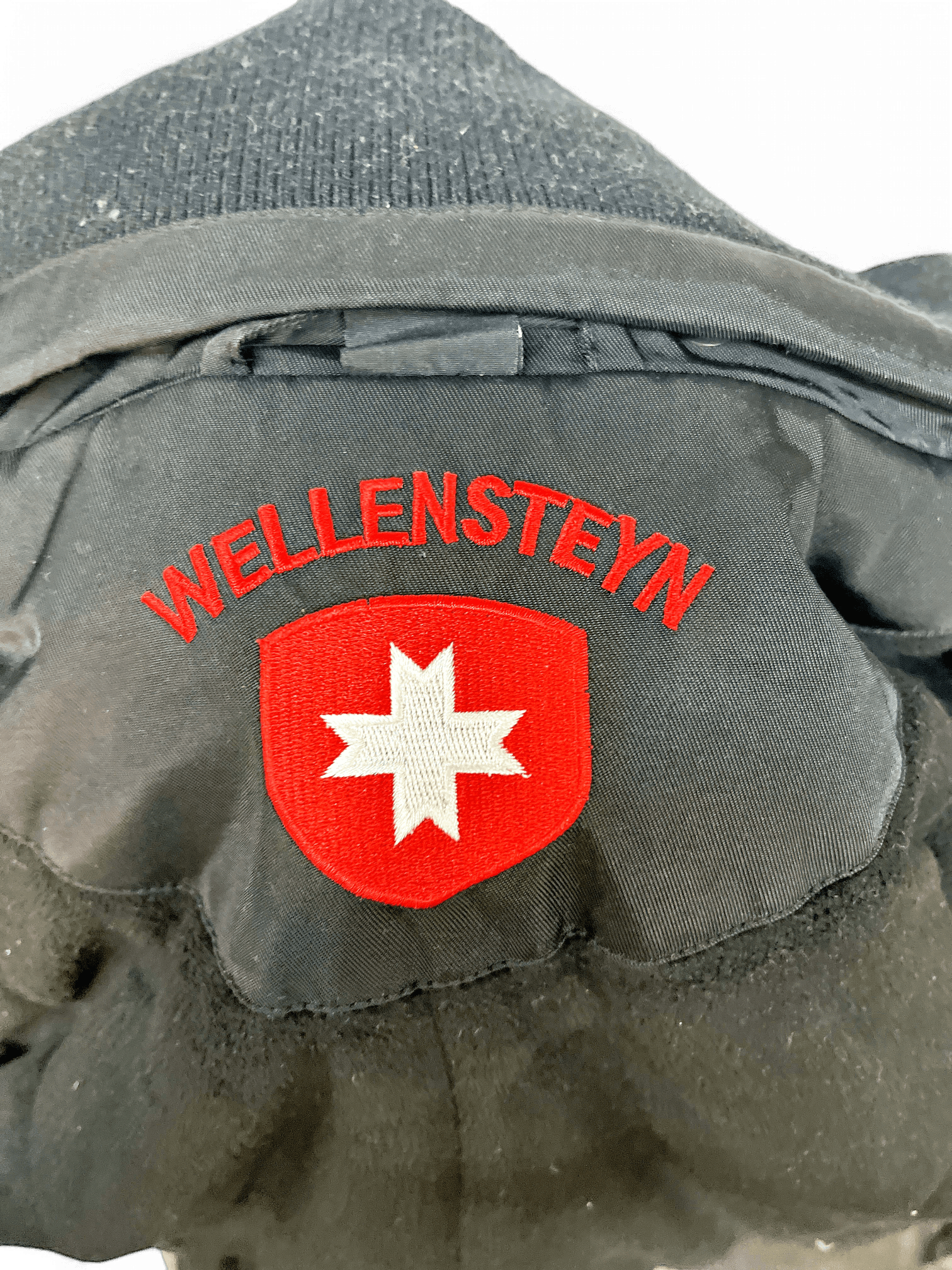 Wellensteyn Winterjacke - Schwarz mit Schweizer Emblem 6