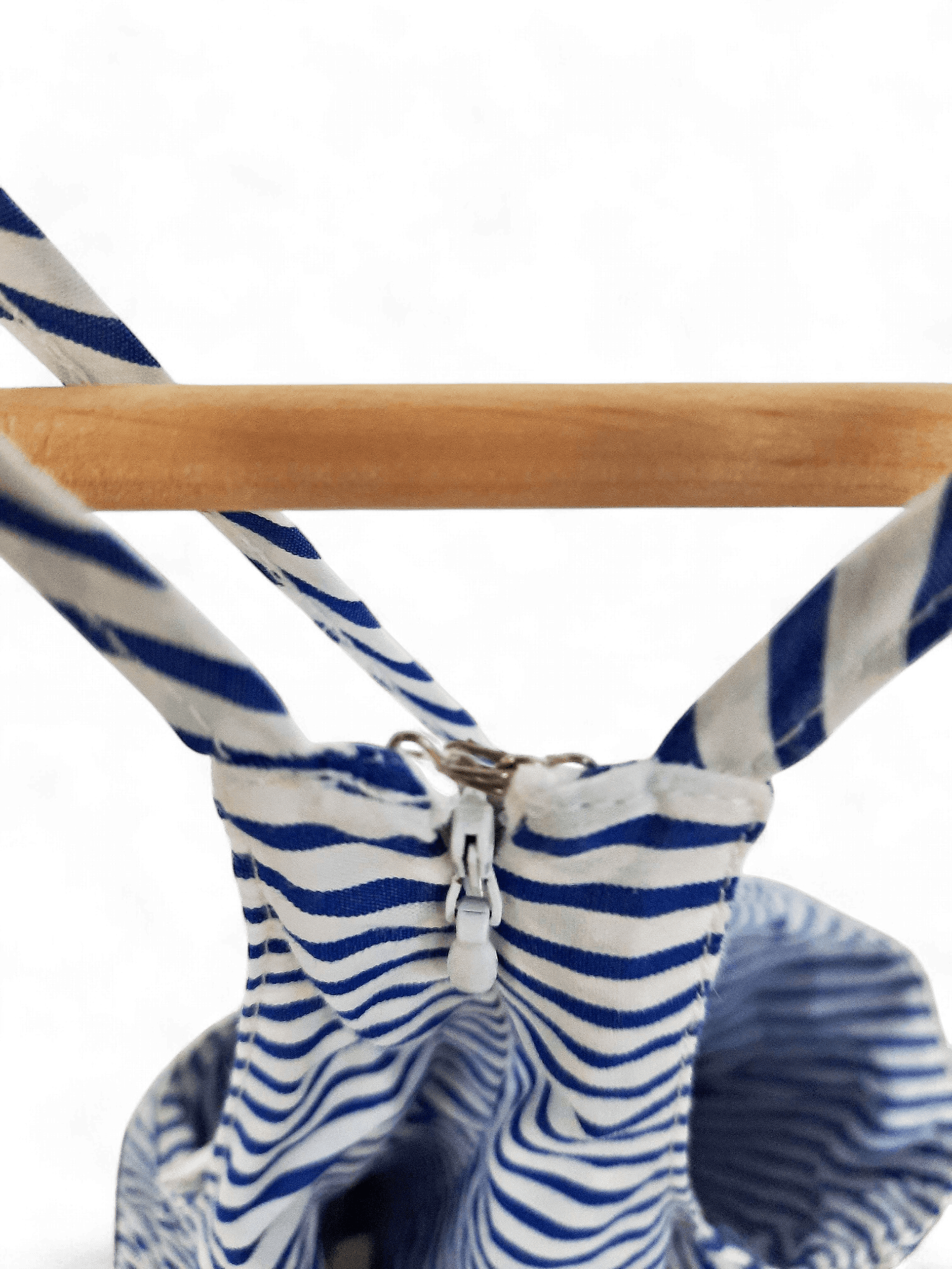 Modernes gestreiftes Oberteil von GUESS 2