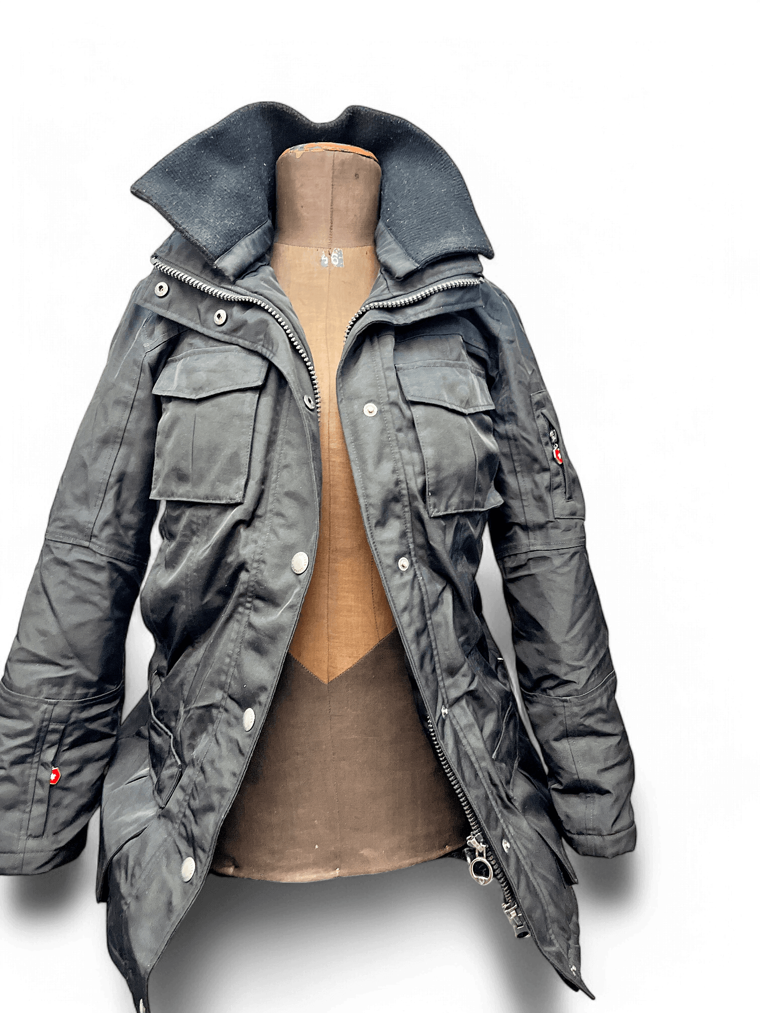 Wellensteyn Winterjacke - Schwarz mit Schweizer Emblem 1