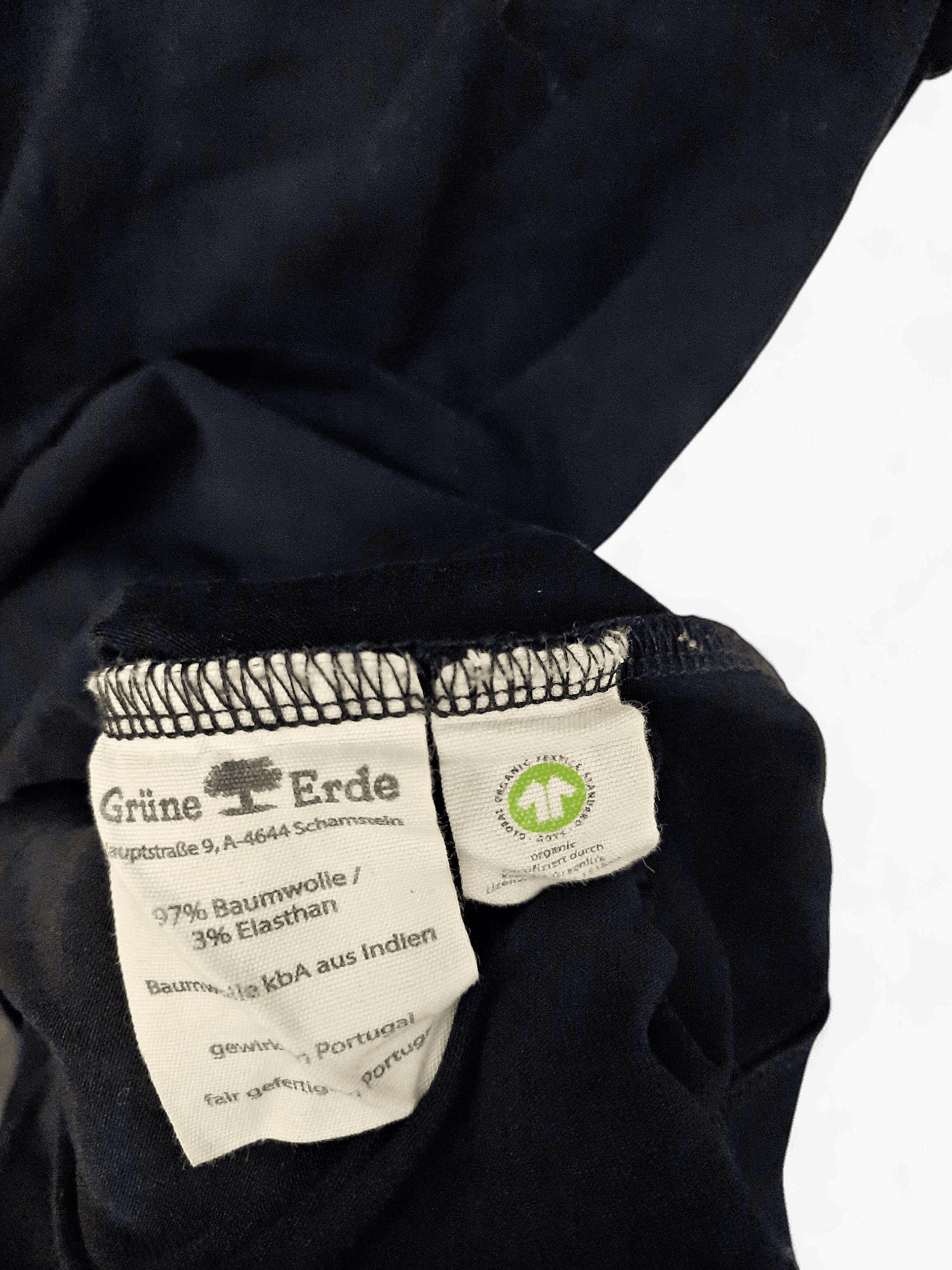 Modernes Schwarzes Basic T-Shirt von Grüne Erde 3