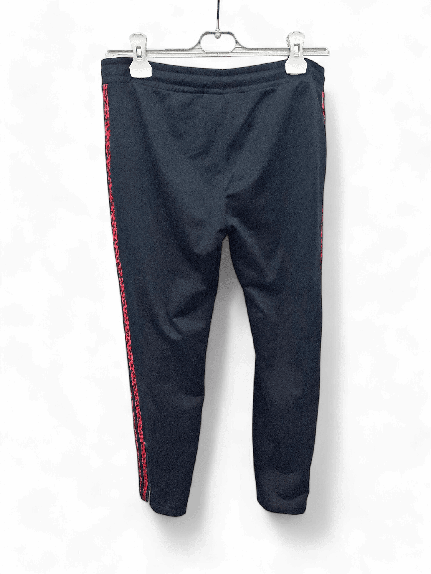 Adidas Originals Schwarzer Trainingsanzug mit rotem Leopardenmuster 4