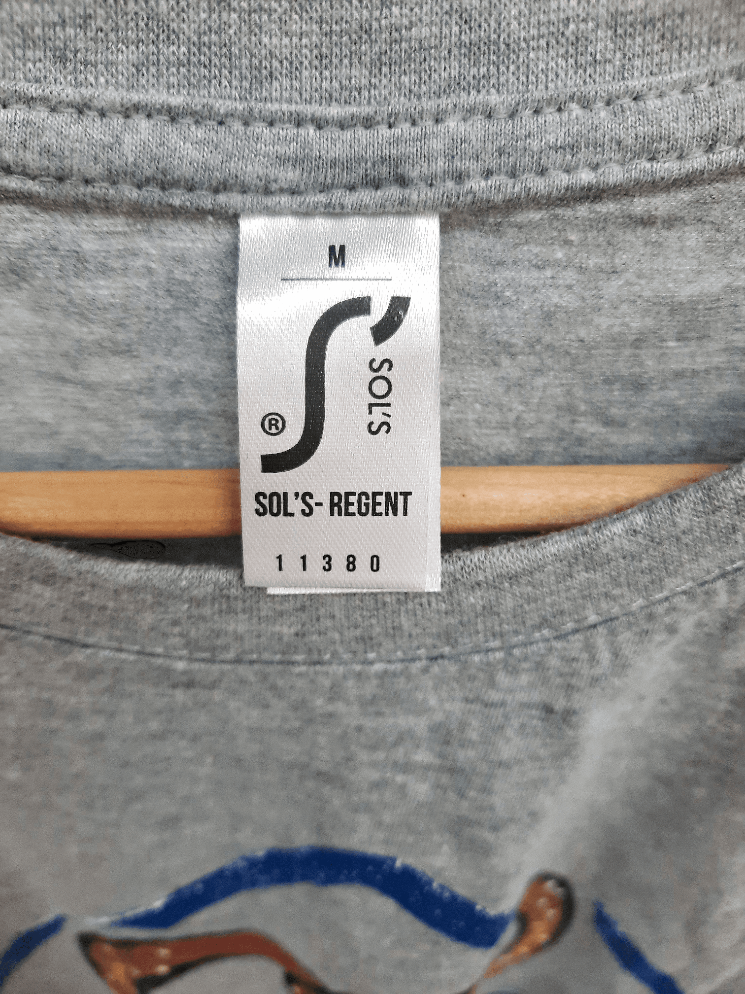 Modernes Graues T-Shirt mit Brezel-Print 3