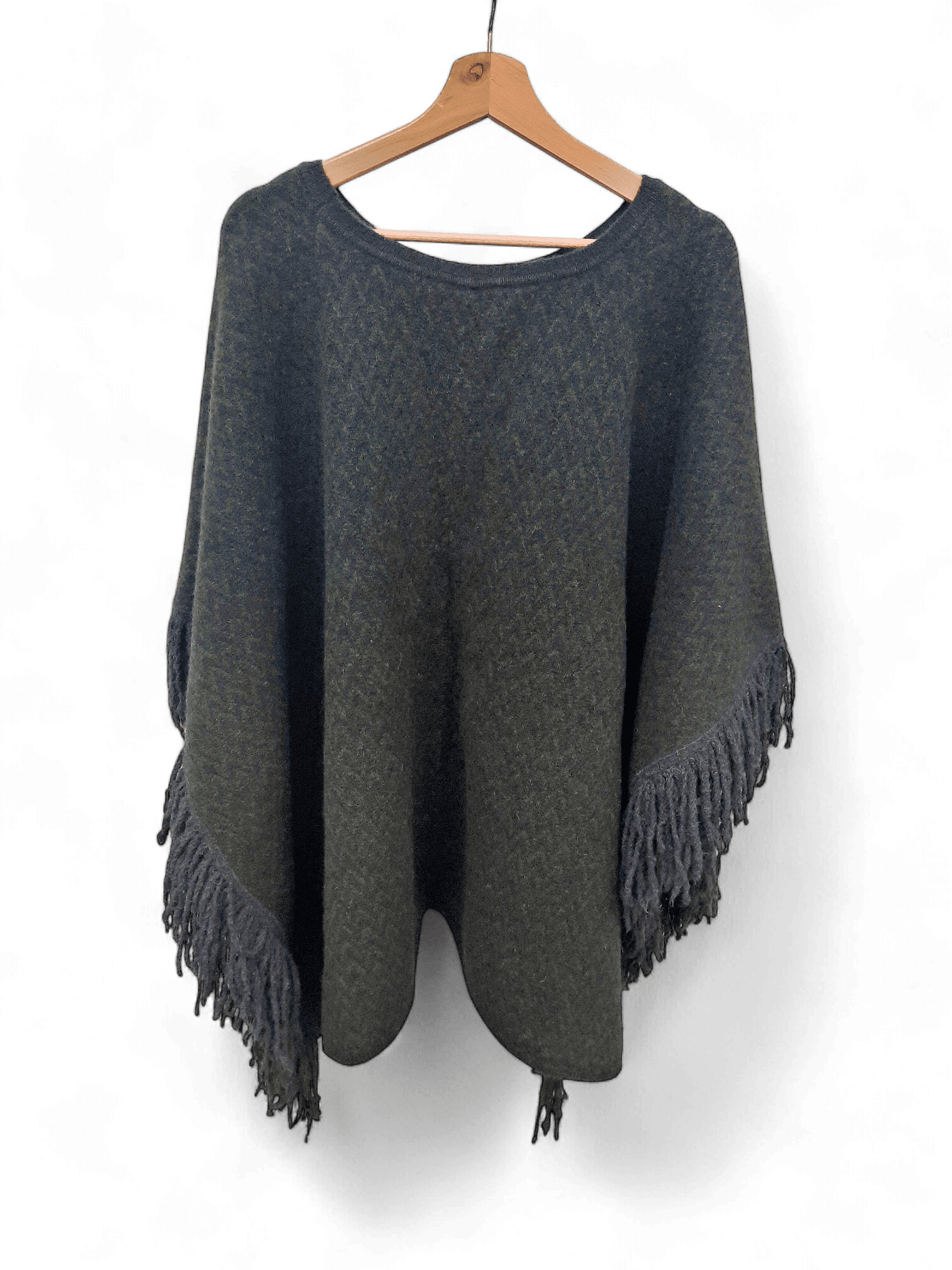 Moderner Woll-Poncho mit Fransen von Closed 2