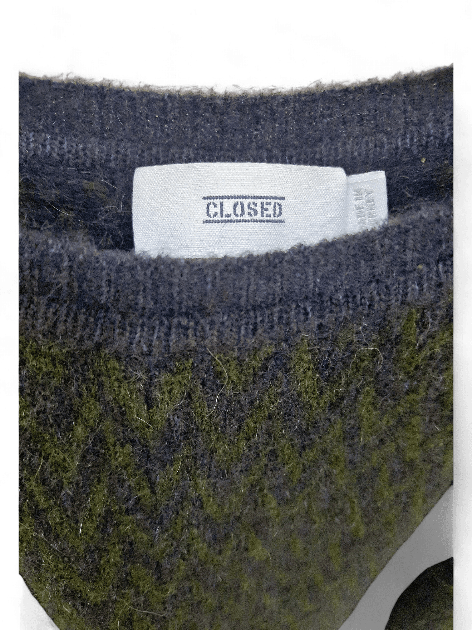 Moderner Woll-Poncho mit Fransen von Closed 3