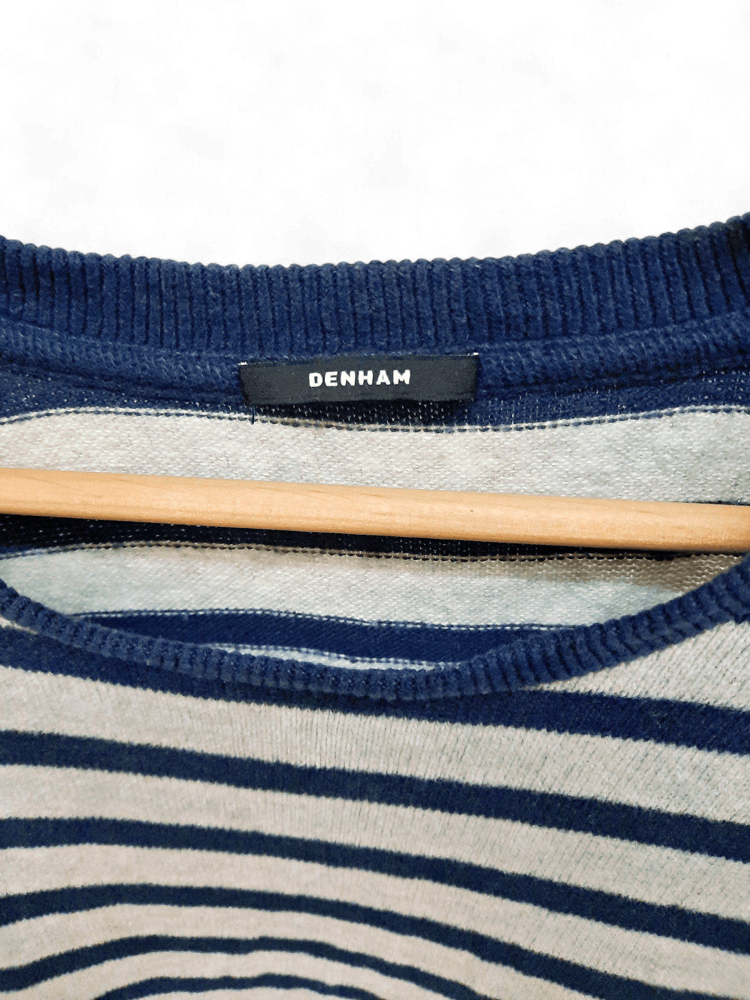 Moderner Denham Baumwoll-Pullover mit Streifenmuster in Blau und Grau 3