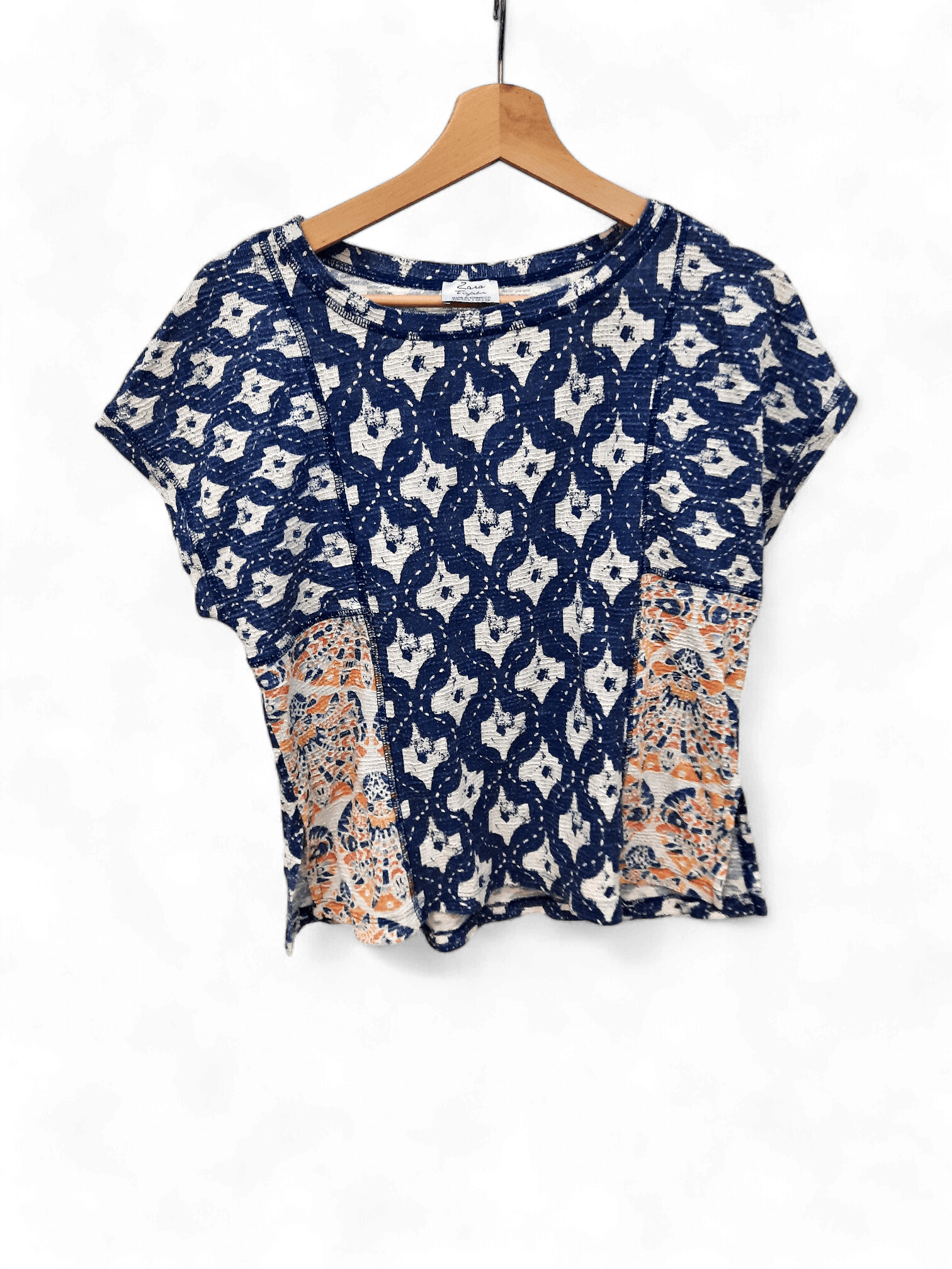 Modernes T-Shirt mit blau-weißem Muster, Größe S 1
